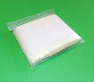 Las pequeñas bolsas de plástico de la cerradura de la cremallera del PE despejan el grueso modificado para requisitos particulares color para la ropa